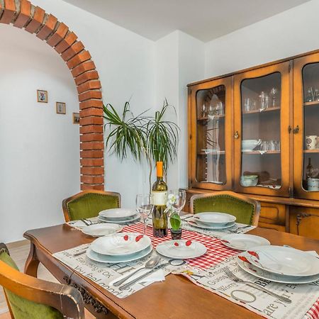 Lovely Apartment In Mali Losinj With Kitchen Exterior photo